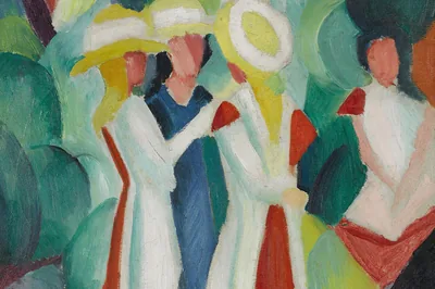 Mehrere Frauen in langen Kleidern und gelben Hüten stehen zwischen grünem Laub, Three girls in yellow straw hats I, August Macke, 1913.